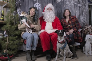 2024-12-07-Tala-Peaches-EAPL ChowDown-Santa  009