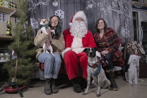 2024-12-07-Tala-Peaches-EAPL ChowDown-Santa  011