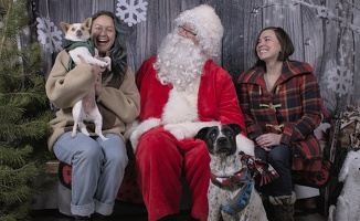 2024-12-07-Tala-Peaches-EAPL ChowDown-Santa  016