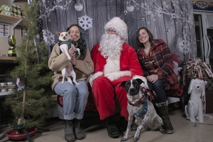 2024-12-07-Tala-Peaches-EAPL ChowDown-Santa  018