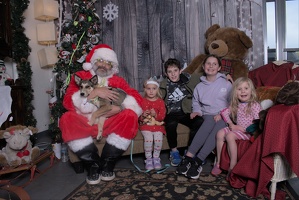 2024-11-06 EAPL Santa Pics Whiskey and Family  029
