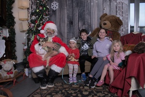 2024-11-06 EAPL Santa Pics Whiskey and Family  030